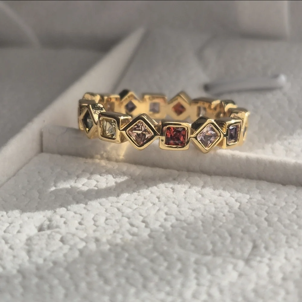 Elegant Gold Ring Size 7 - Picture 5 of 5